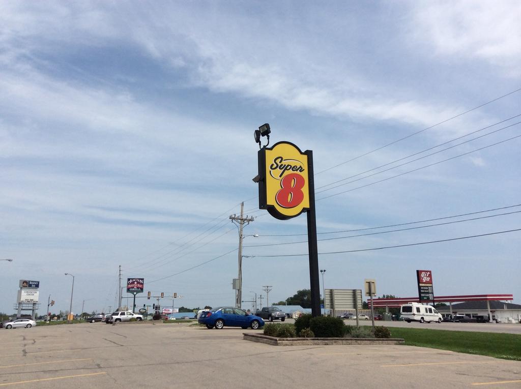 Super 8 By Wyndham Marshalltown Exterior foto
