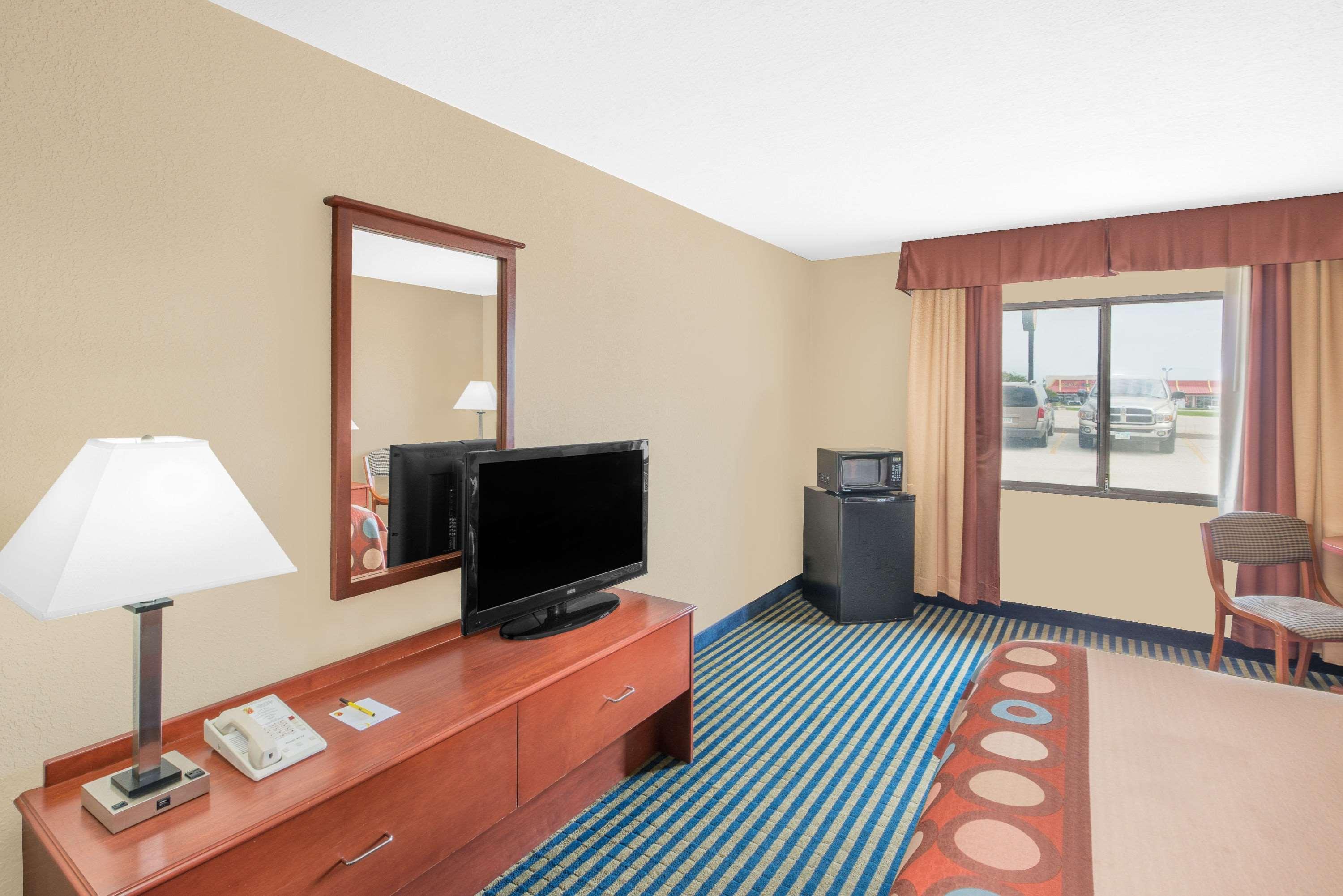 Super 8 By Wyndham Marshalltown Exterior foto