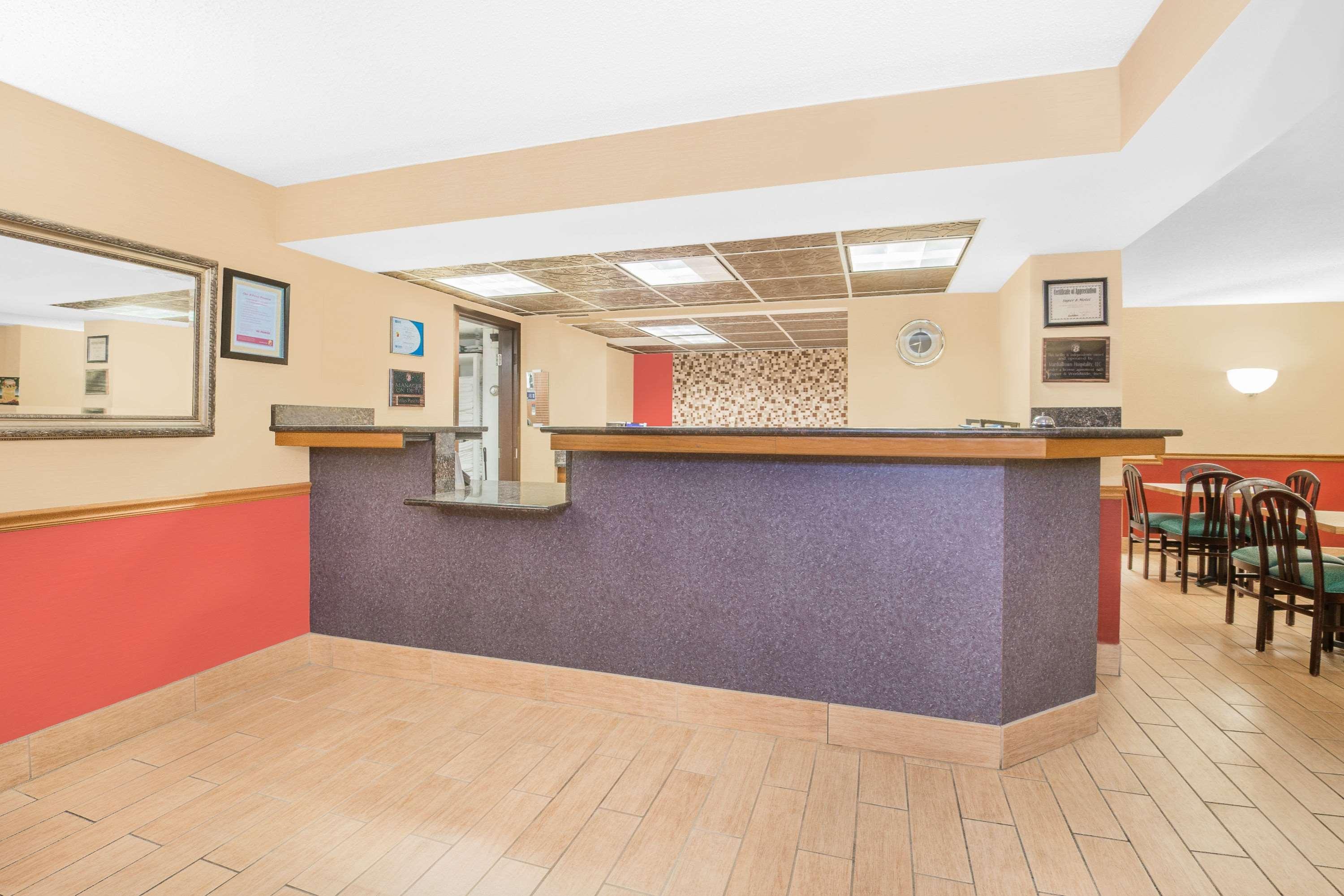 Super 8 By Wyndham Marshalltown Exterior foto