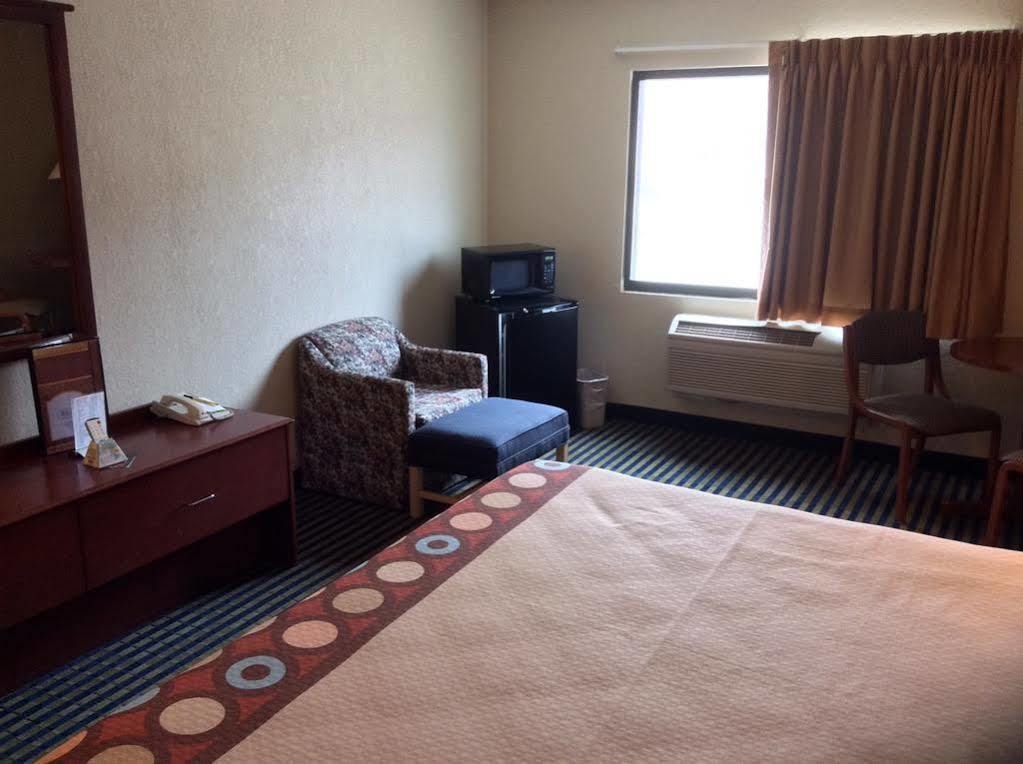 Super 8 By Wyndham Marshalltown Exterior foto